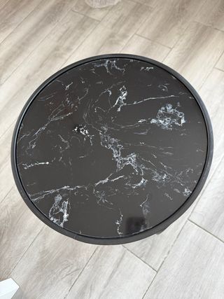 Mesa auxiliar mármol negro y metal nueva