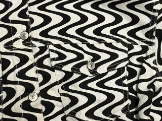 Chaqueta vaquera corta bicolor