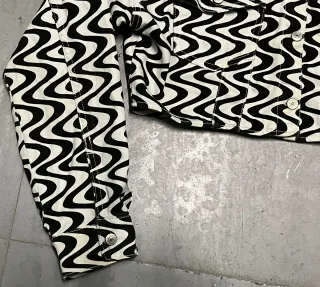 Chaqueta vaquera corta bicolor