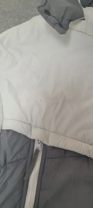 Chaqueta Nike Gris y Blanca con Capucha