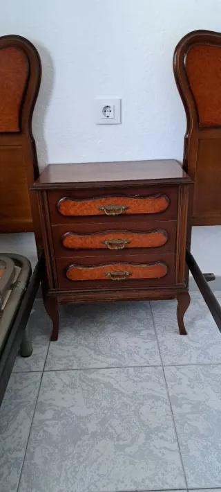 Mesita de noche vintage