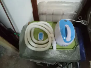 Máquina CPAP con tubo y mando