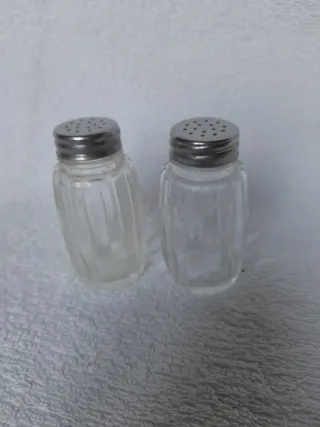 Set 2 saleros vintage vidrio y metal