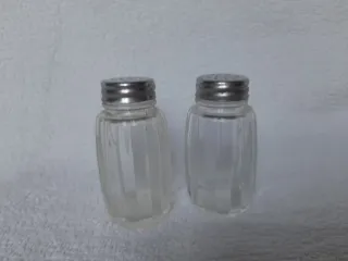 Set 2 saleros vintage vidrio y metal