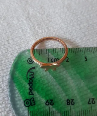 Anillo dorado con mariposa