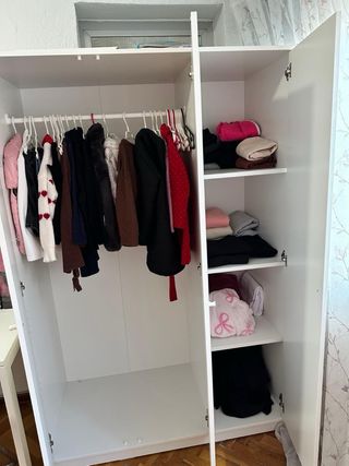 Armario blanco de madera