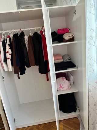 Armario blanco de madera