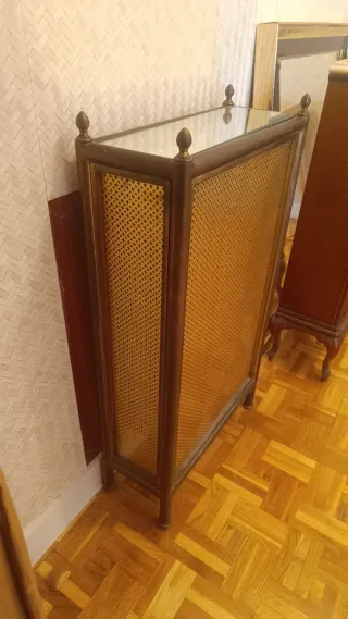 Cubre radiador de metal y rejilla