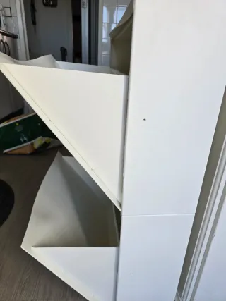 Zapatero Ikea Blanco Plástico con cesta de regalo.