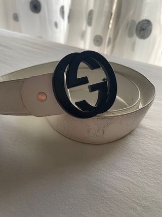 Cinturón Gucci Blanco con Hebilla Negra 90cm