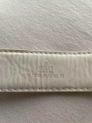 Cinturón Gucci Blanco con Hebilla Negra 90cm