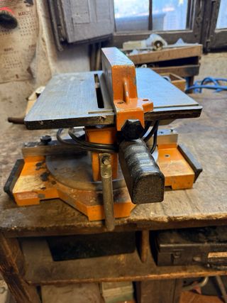 Ingletadora Legna para piezas, el motor esta quema