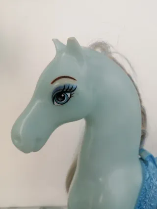 Cavallino azzurro con sella