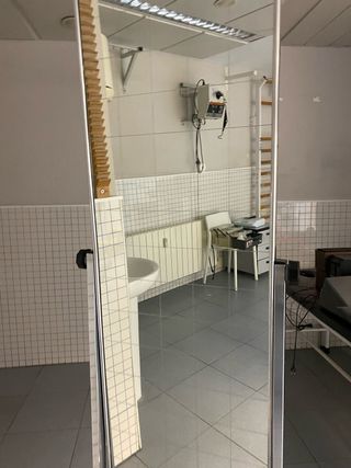 Espejo de pared plateado consulta por precio