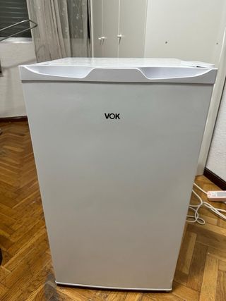 Frigorífico VOK blanco bajo encimera