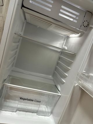 Frigorífico VOK blanco bajo encimera