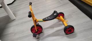 Triciclo  para 2-4 años