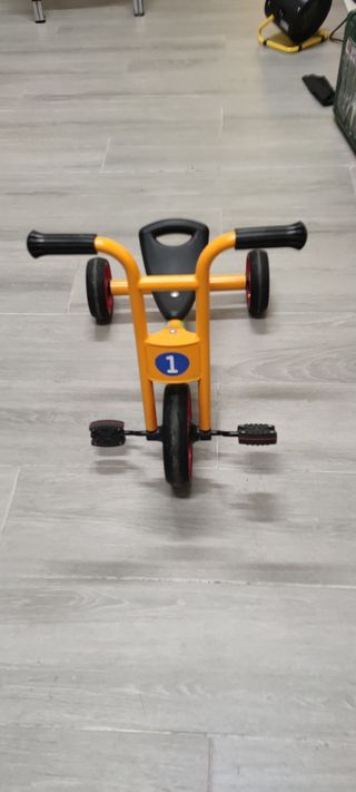 Triciclo  para 2-4 años