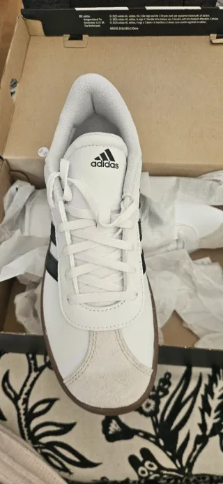 Zapatillas Adidas Negras y Blancas