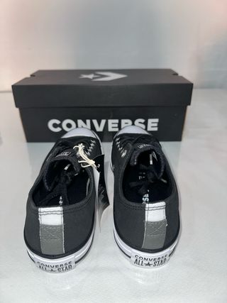 Zapatillas Converse Negras y Blancas