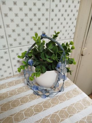 Collar estilo bobo con cuentas azules y blancas