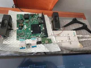 Placa base Hisense TV y componentes