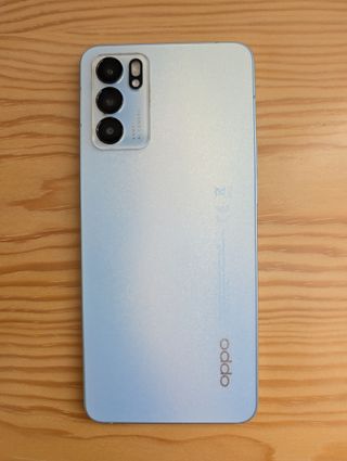 Oppo Reno 6 5G azul claro