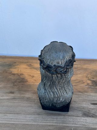 Busto de Jesús con corona de espinas