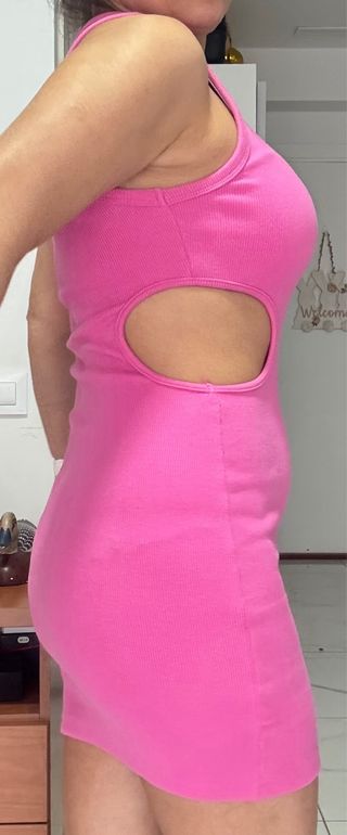 Vestido rosa con aberturas