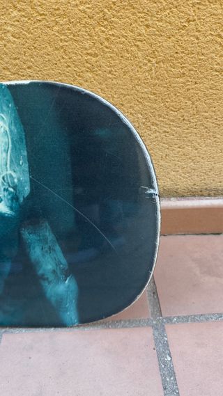 Tabla de snowboard Rossignol con botas.