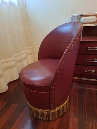 Conjunto butaca y 2 puffs con flecos