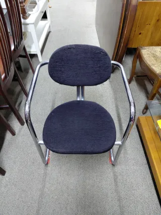 Silla Cantilever Negra y Plateada