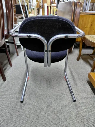 Silla Cantilever Negra y Plateada