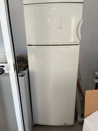 Nevera y Congelador Firstline