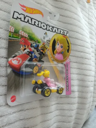 Hot Wheels Mario Kart Princess Peach