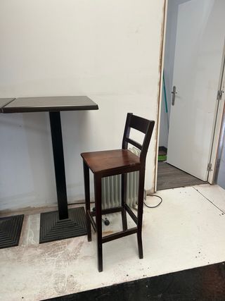 3 mesas bar madera y 7 sillas