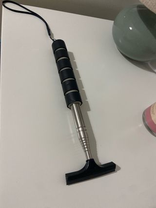 Limpia parabrisas retráctil.