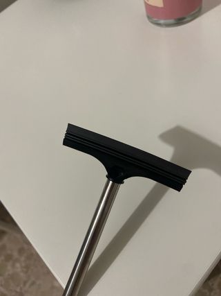 Limpia parabrisas retráctil.