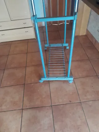 Perchero Ropa Metálico Azul con Ruedas
