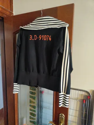 Sudadera Adidas Negra con Rayas Blancas