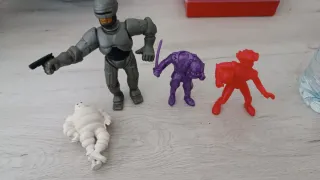 Lote figuras PVC reservadas.