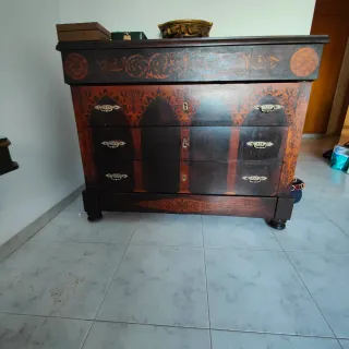 Cómoda antigua de dormitorio madera