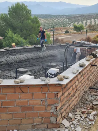 albañil ,reformas ,humedad  reparación, alicatado.