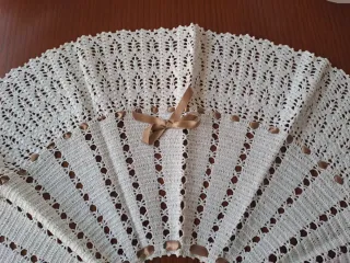 Capa de bebé tejida a mano