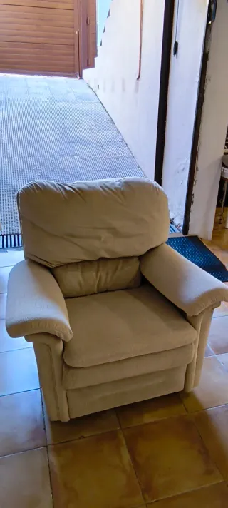 Sillón reclinable beige tela