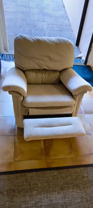 Sillón reclinable beige tela