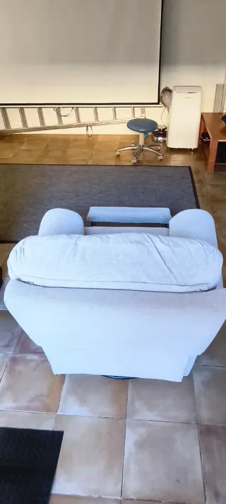 Sillón reclinable beige tela