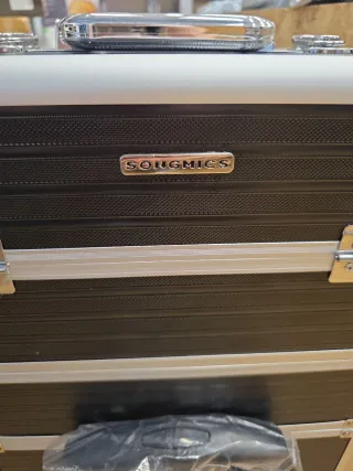 Maleta de maquillaje con ruedas