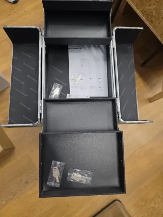 Maleta de maquillaje con ruedas