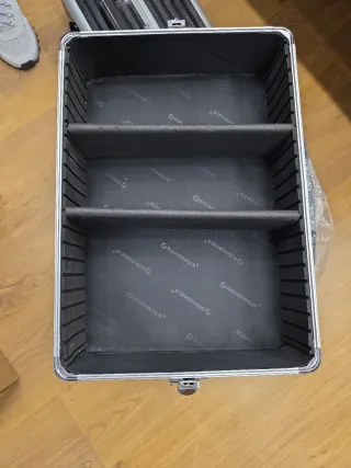 Maleta de maquillaje con ruedas